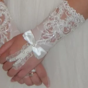 продам красивые свадебные перчатки 