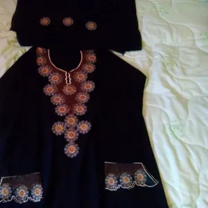продам национальное платье и платок хиджаб черное с вышивкой мусульман