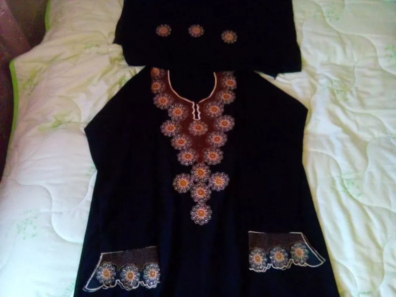 продам национальное платье и платок хиджаб черное с вышивкой мусульман